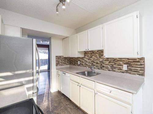 173 Tudor Lane, Edmonton, AB - Indoor Photo Showing Kitchen