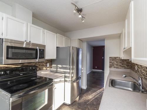 173 Tudor Lane, Edmonton, AB - Indoor Photo Showing Kitchen