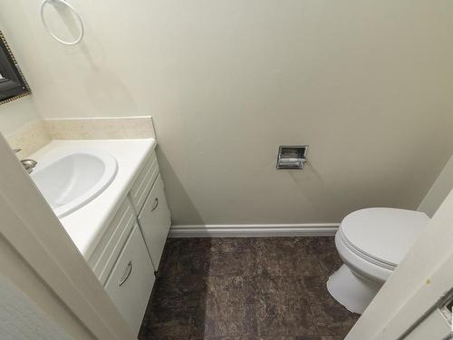 173 Tudor Lane, Edmonton, AB - Indoor Photo Showing Bathroom