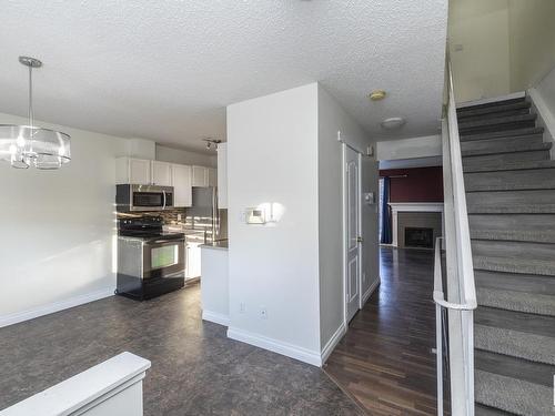 173 Tudor Lane, Edmonton, AB - Indoor Photo Showing Kitchen