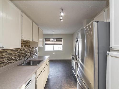 173 Tudor Lane, Edmonton, AB - Indoor Photo Showing Kitchen