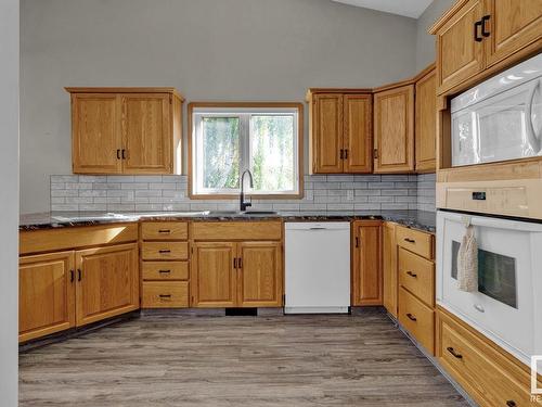 5302 59 Avenue, Vegreville, AB - Indoor Photo Showing Kitchen