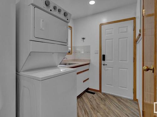 5302 59 Avenue, Vegreville, AB - Indoor Photo Showing Laundry Room