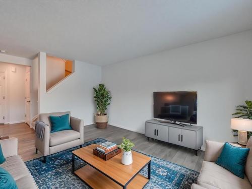 21804 91 Avenue, Edmonton, AB - Indoor Photo Showing Living Room