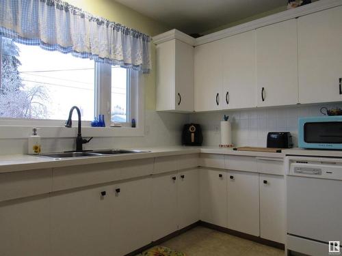 4614 53 Avenue, Barrhead, AB - Indoor Photo Showing Kitchen With Double Sink