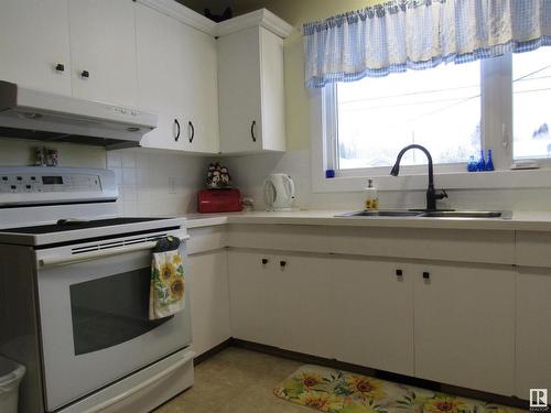 4614 53 Avenue, Barrhead, AB - Indoor Photo Showing Kitchen