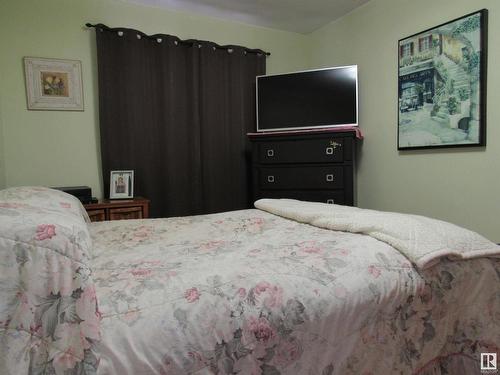 4614 53 Avenue, Barrhead, AB - Indoor Photo Showing Bedroom