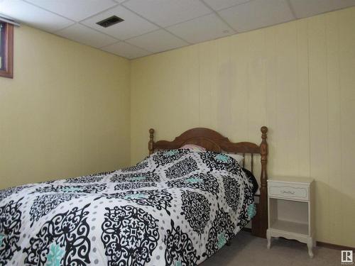 4614 53 Avenue, Barrhead, AB - Indoor Photo Showing Bedroom