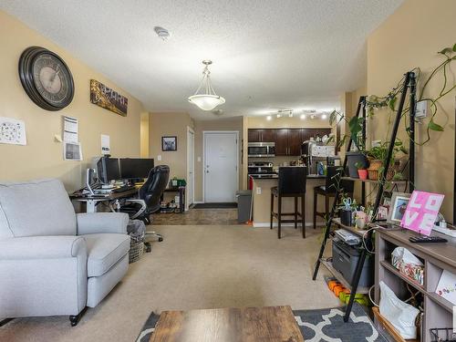 122 18126 77 Street, Edmonton, AB - Indoor Photo Showing Living Room