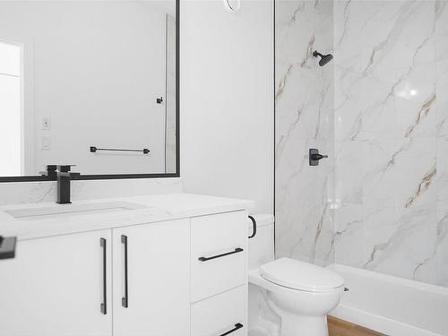 4747 168 Avenue, Edmonton, AB - Indoor Photo Showing Bathroom