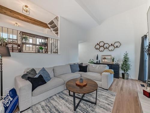 16934 109 Street, Edmonton, AB - Indoor Photo Showing Living Room