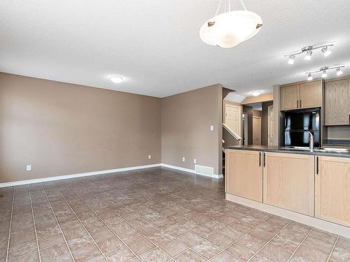 3 9350 211 Street, Edmonton, AB - Indoor Photo Showing Kitchen