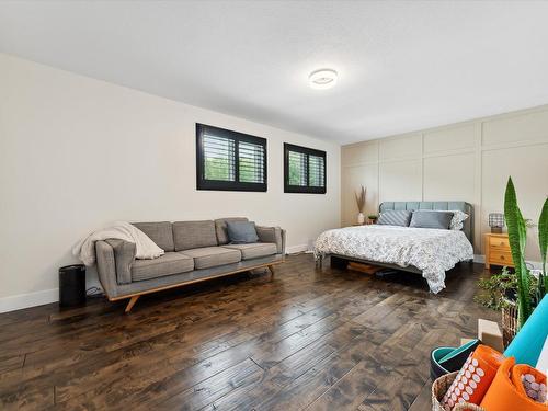 13 51218 Rge Road 214, Rural Strathcona County, AB - Indoor Photo Showing Bedroom