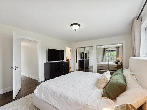 13 51218 Rge Road 214, Rural Strathcona County, AB - Indoor Photo Showing Bedroom