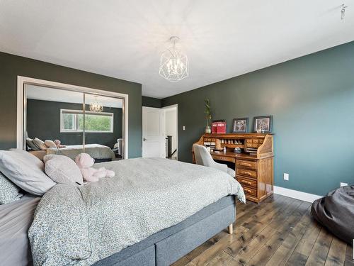 13 51218 Rge Road 214, Rural Strathcona County, AB - Indoor Photo Showing Bedroom