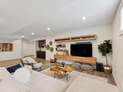 13 51218 Rge Road 214, Rural Strathcona County, AB - Indoor Photo Showing Living Room