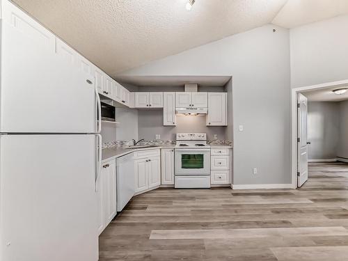 1422 330 Clareview Station Drive, Edmonton, AB - Indoor Photo Showing Kitchen