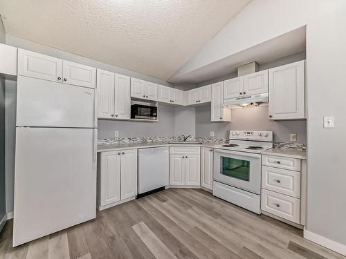 1422 330 Clareview Station Drive, Edmonton, AB - Indoor Photo Showing Kitchen