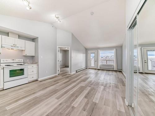 1422 330 Clareview Station Drive, Edmonton, AB - Indoor Photo Showing Kitchen