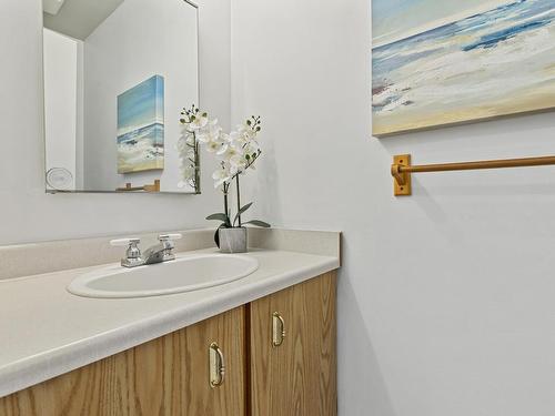 13 9619 180 Street, Edmonton, AB - Indoor Photo Showing Bathroom