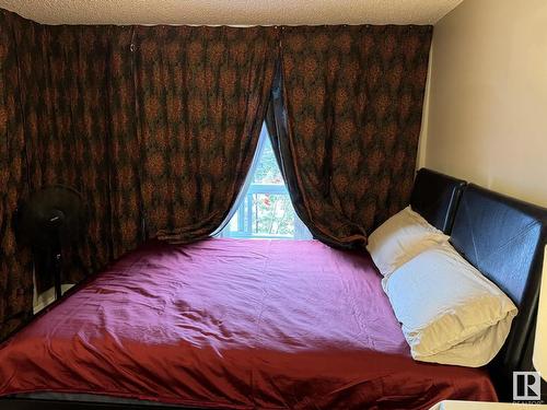 7339 South Terwillegar Drive, Edmonton, AB - Indoor Photo Showing Bedroom