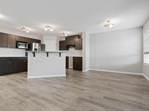 17039 38 Street Nw, Edmonton, AB - Indoor Photo Showing Kitchen