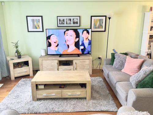 416 Watt Boulevard, Edmonton, AB - Indoor Photo Showing Living Room