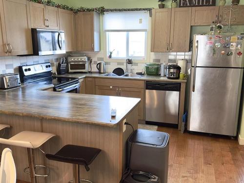 416 Watt Boulevard, Edmonton, AB - Indoor Photo Showing Kitchen With Double Sink