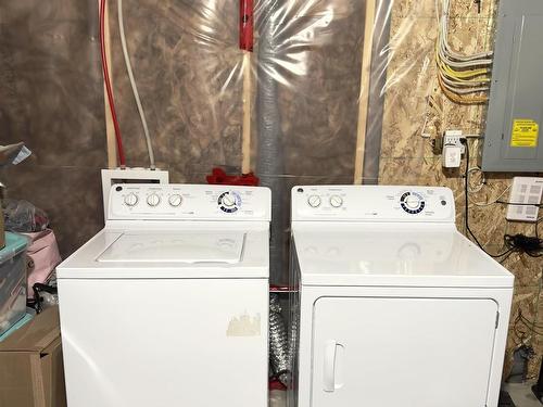 416 Watt Boulevard, Edmonton, AB - Indoor Photo Showing Laundry Room