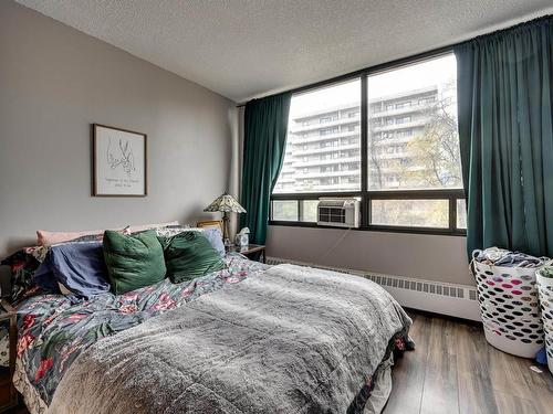 323 10160 114 Street, Edmonton, AB - Indoor Photo Showing Bedroom