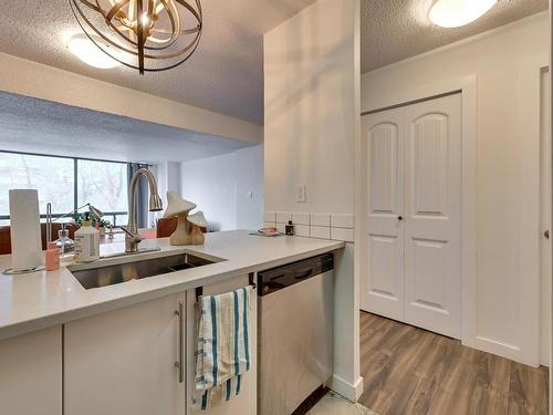 323 10160 114 Street, Edmonton, AB - Indoor Photo Showing Kitchen