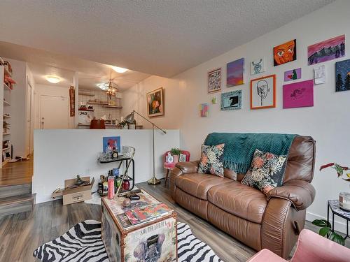 323 10160 114 Street, Edmonton, AB - Indoor Photo Showing Living Room