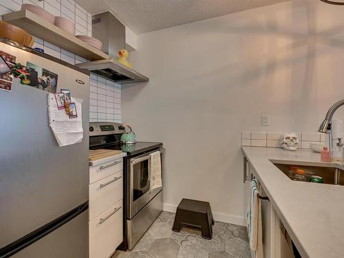 323 10160 114 Street, Edmonton, AB - Indoor Photo Showing Kitchen