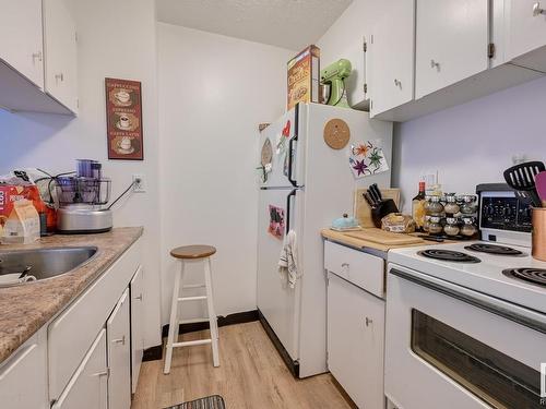 408 10160 114 Street, Edmonton, AB - Indoor Photo Showing Kitchen