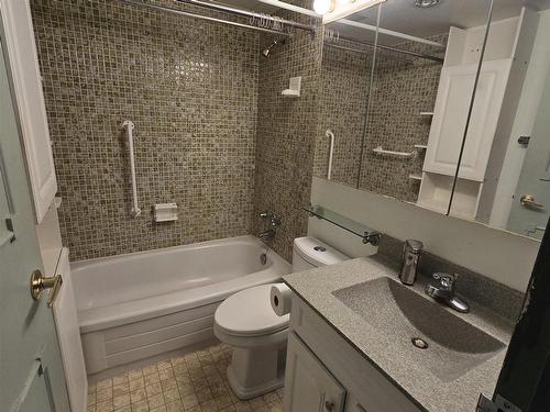 704 11710 100 Avenue, Edmonton, AB - Indoor Photo Showing Bathroom