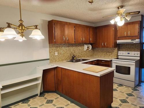 704 11710 100 Avenue, Edmonton, AB - Indoor Photo Showing Kitchen