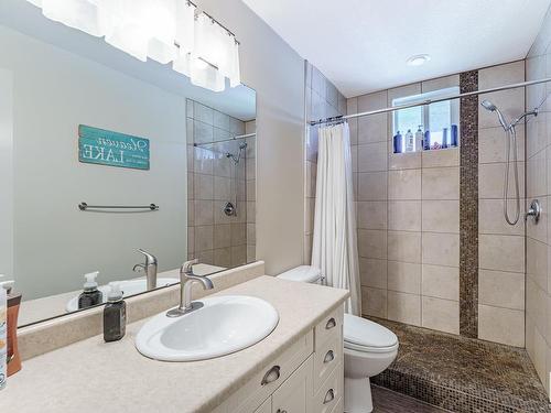 6816 St.Anne Trail, Rural Lac Ste. Anne County, AB - Indoor Photo Showing Bathroom