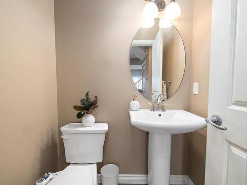 16106 10 Avenue, Edmonton, AB - Indoor Photo Showing Bathroom