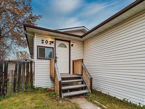 202 Lee Ridge Rd, Edmonton, AB - Outdoor