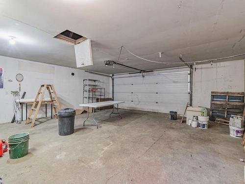 202 Lee Ridge Rd, Edmonton, AB - Indoor Photo Showing Garage