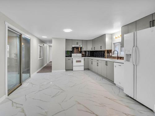 202 Lee Ridge Rd, Edmonton, AB - Indoor Photo Showing Kitchen