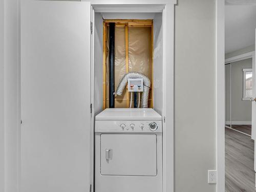 202 Lee Ridge Rd, Edmonton, AB - Indoor Photo Showing Laundry Room