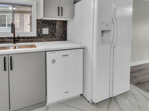 202 Lee Ridge Rd, Edmonton, AB - Indoor Photo Showing Kitchen