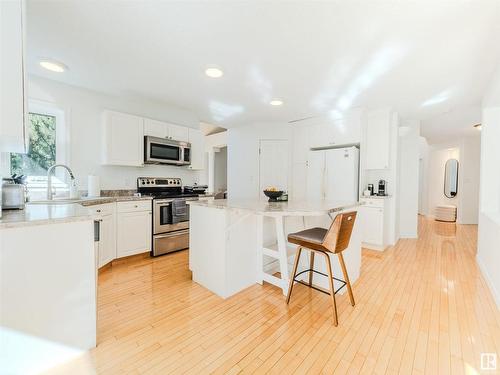 11407 12 Avenue, Edmonton, AB - Indoor Photo Showing Kitchen With Upgraded Kitchen