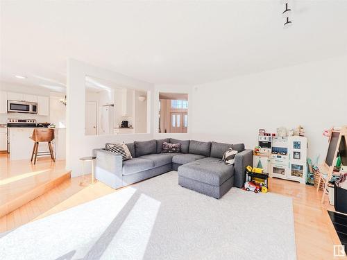 11407 12 Avenue, Edmonton, AB - Indoor Photo Showing Living Room