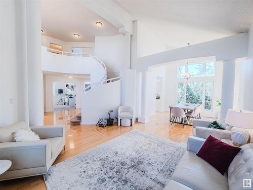 11407 12 Avenue, Edmonton, AB - Indoor Photo Showing Living Room