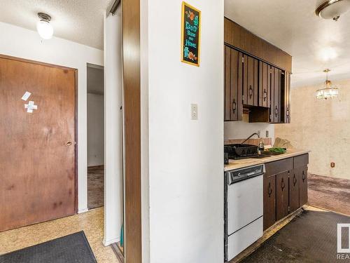 6J Callingwood Court, Edmonton, AB - Indoor Photo Showing Kitchen