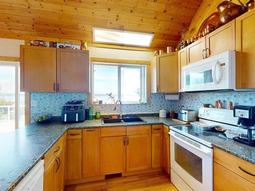 7 52506 Rge Road 50, Rural Parkland County, AB - Indoor Photo Showing Kitchen With Double Sink