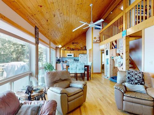 7 52506 Rge Road 50, Rural Parkland County, AB - Indoor Photo Showing Living Room