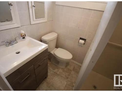 4761 50 Avenue, Vegreville, AB - Indoor Photo Showing Bathroom